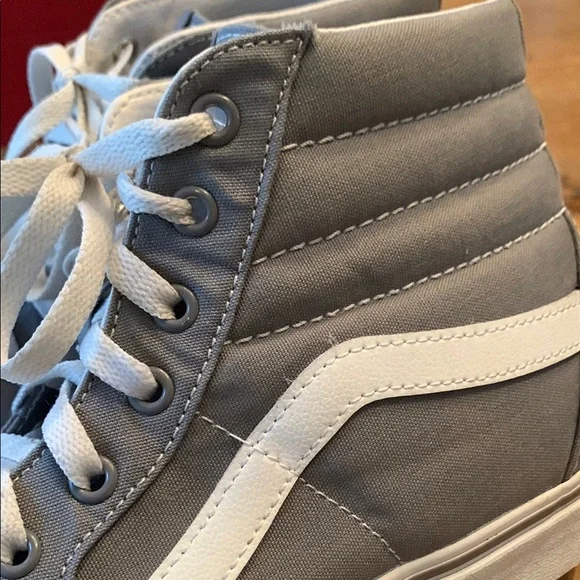Like New Vans Sk8-Hi Iconic High-Top Canvas Gray and White Sneakers M13 - Picture 10 of 12